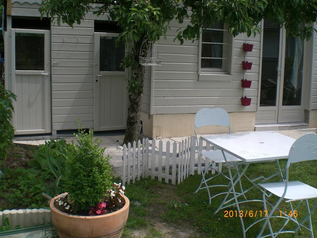 Chambres D'Hotes Le Clos Des Senteurs Malemort Exterior foto
